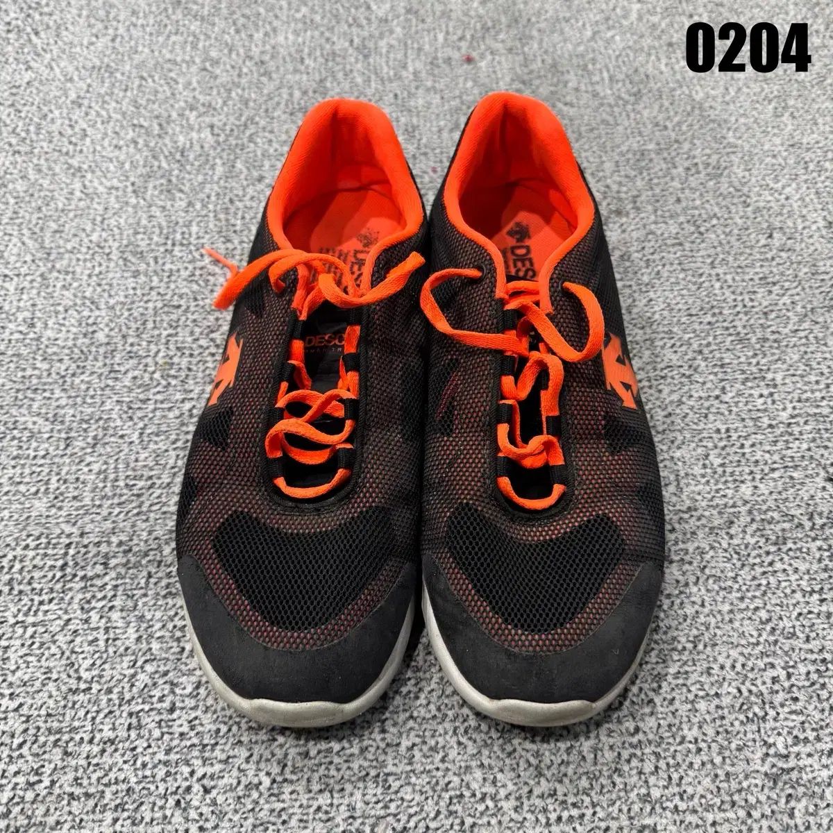 デサント ブラック/オレンジ スニーカー - メルカリ