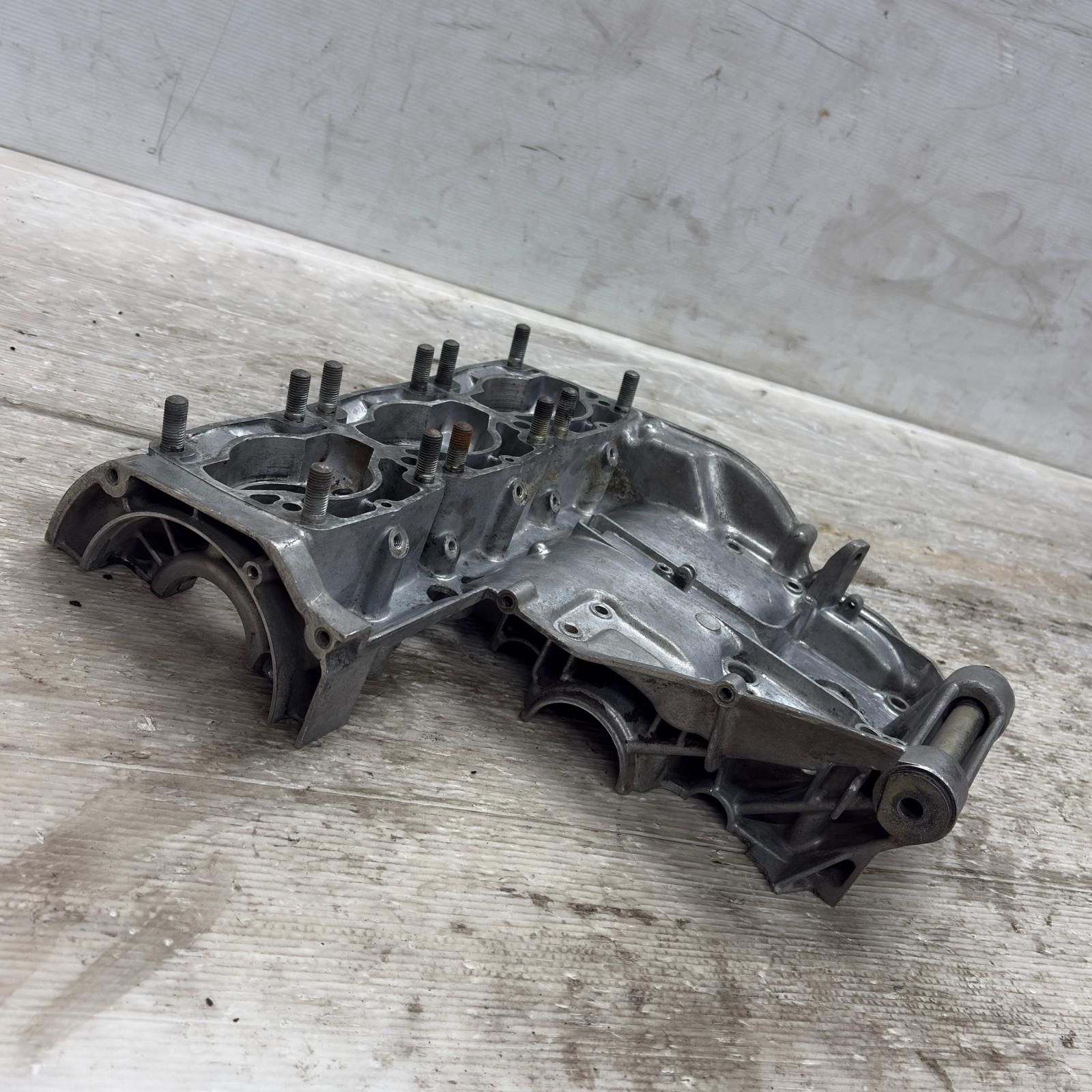 SUZUKI GT380 クランクケース 上側 スズキ - メルカリ