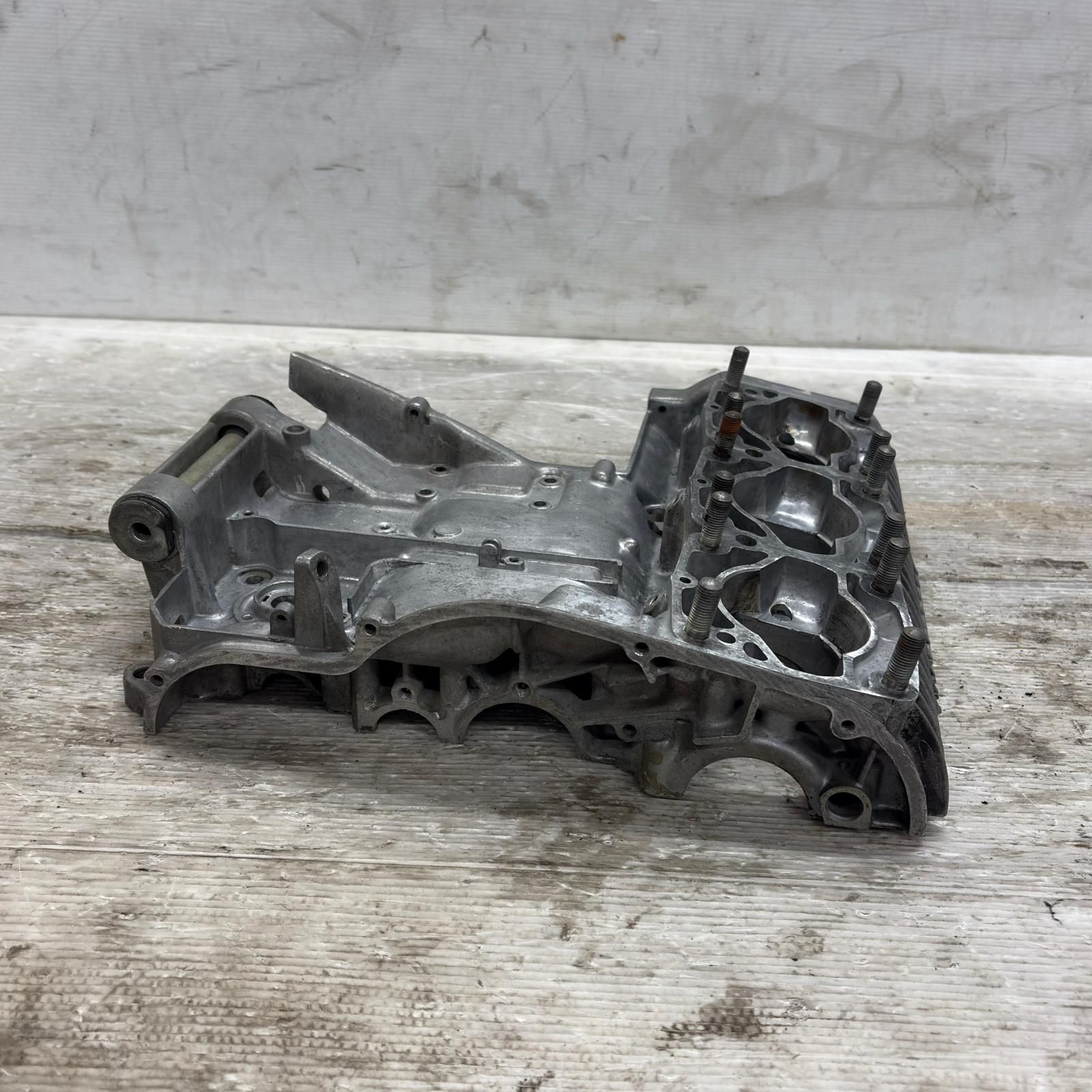 SUZUKI GT380 クランクケース 上側 スズキ - メルカリ