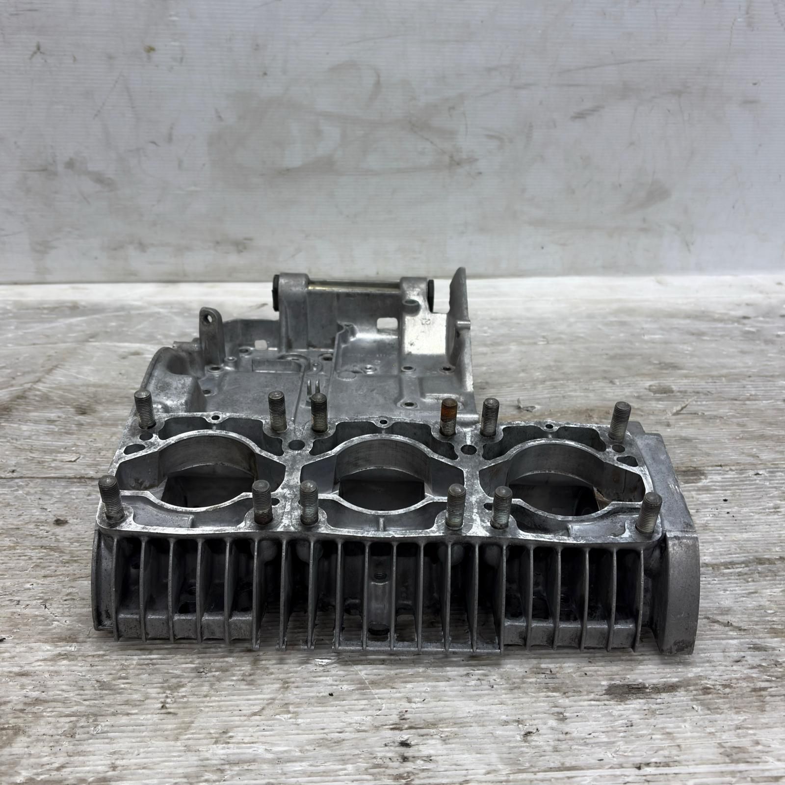 SUZUKI GT380 クランクケース 上側 スズキ - メルカリ