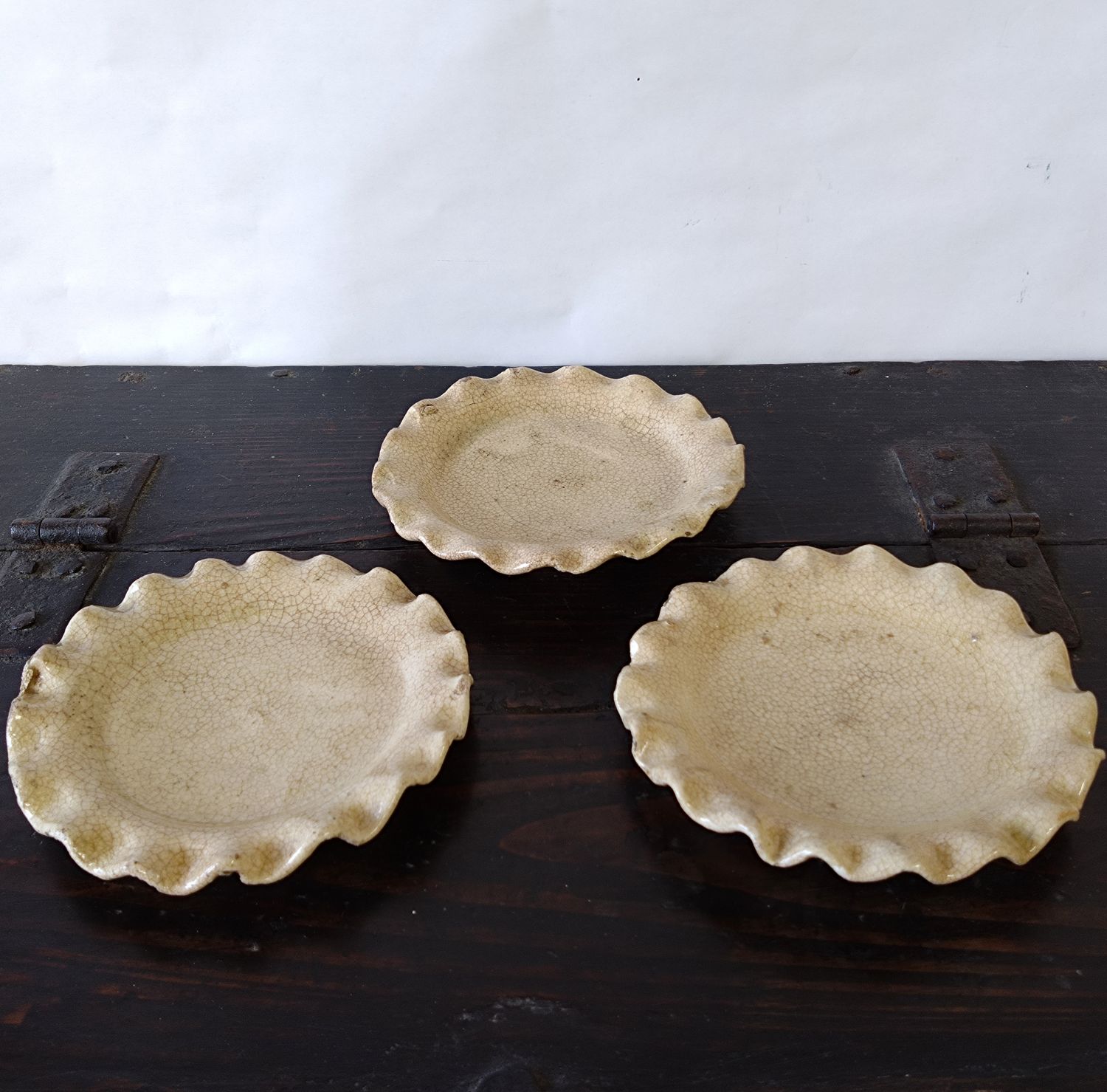 江戸中期 御深井焼（おふけやき）灰釉 輪花 ひだ皿 3枚組 12.1cm 0203