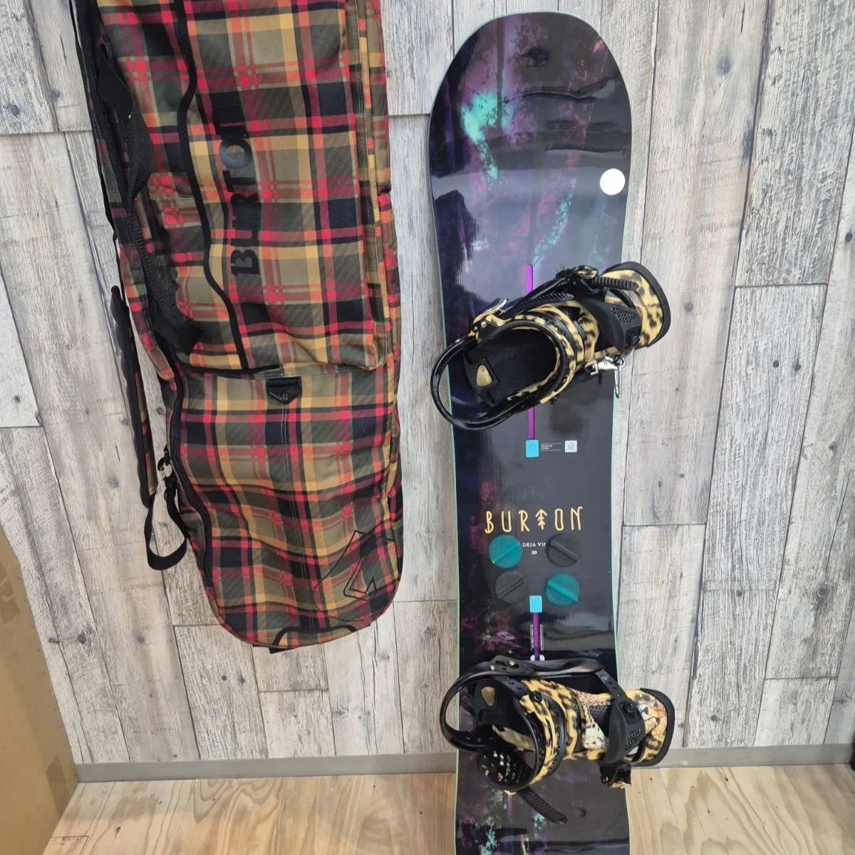 Burton DejaVu 138 Flying V スノーボード　バートン ウィンタースポーツ Burton DejaVu 138 Flying V スノーボード バートン