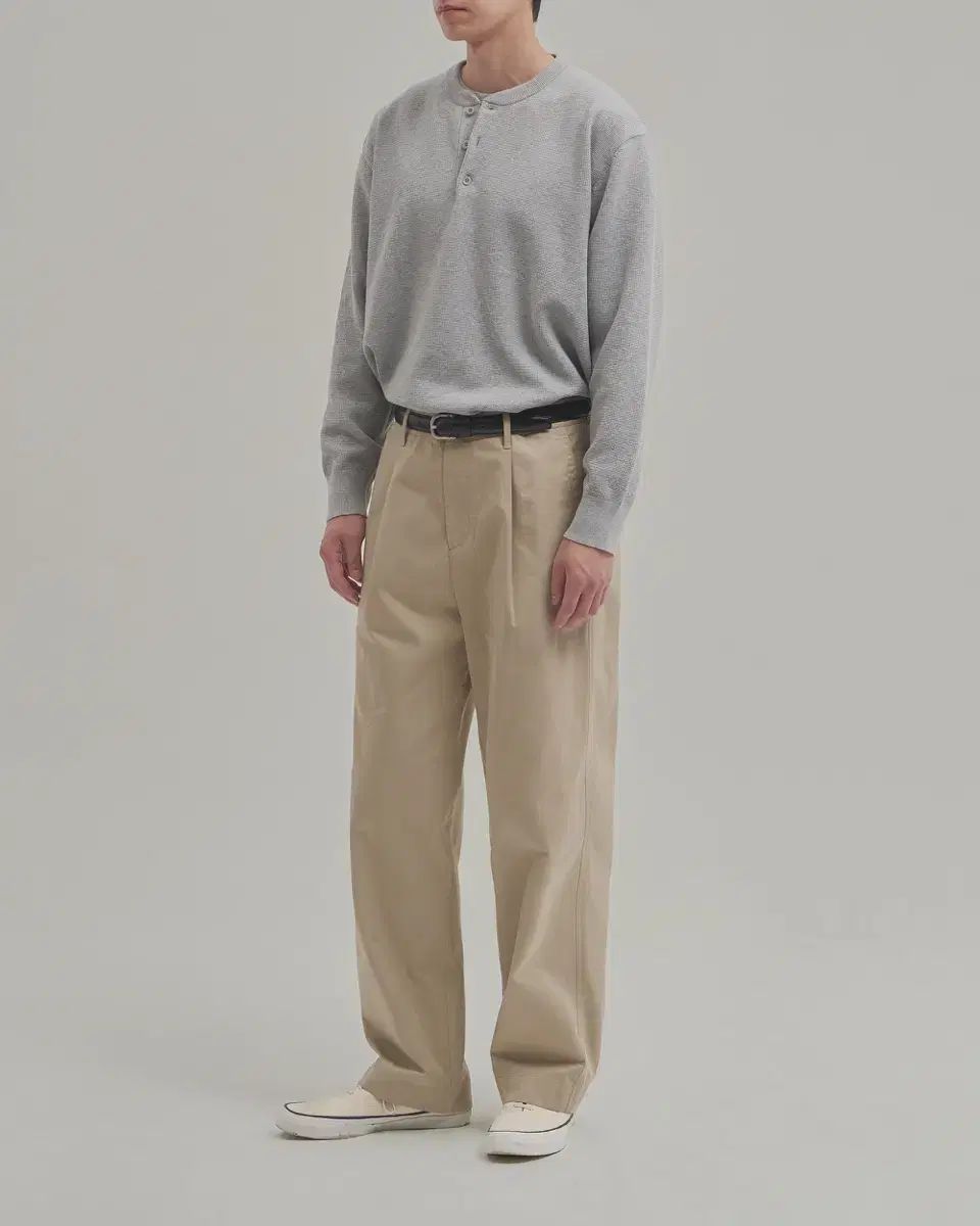 3 (105) インザロウ ヘンリーネック ニット
