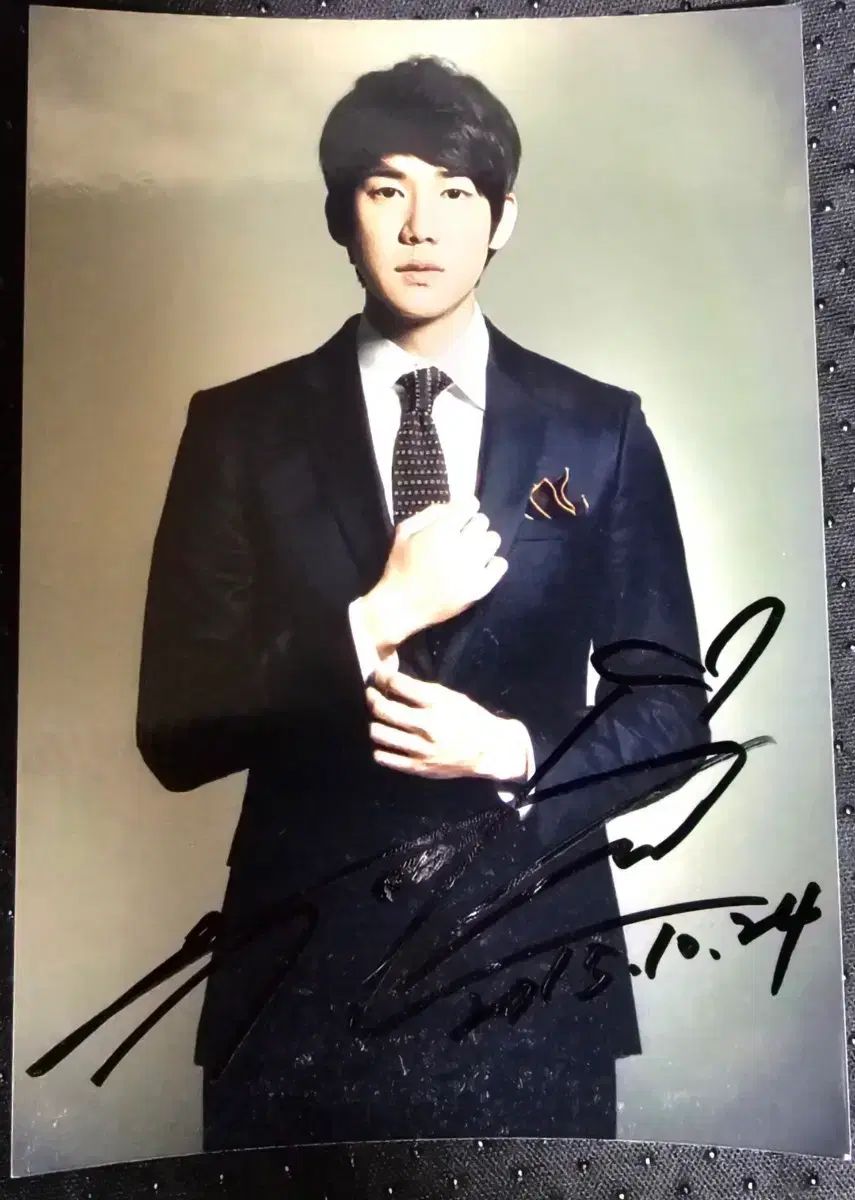 ユ・ヨンソク サイン入り写真 - メルカリ