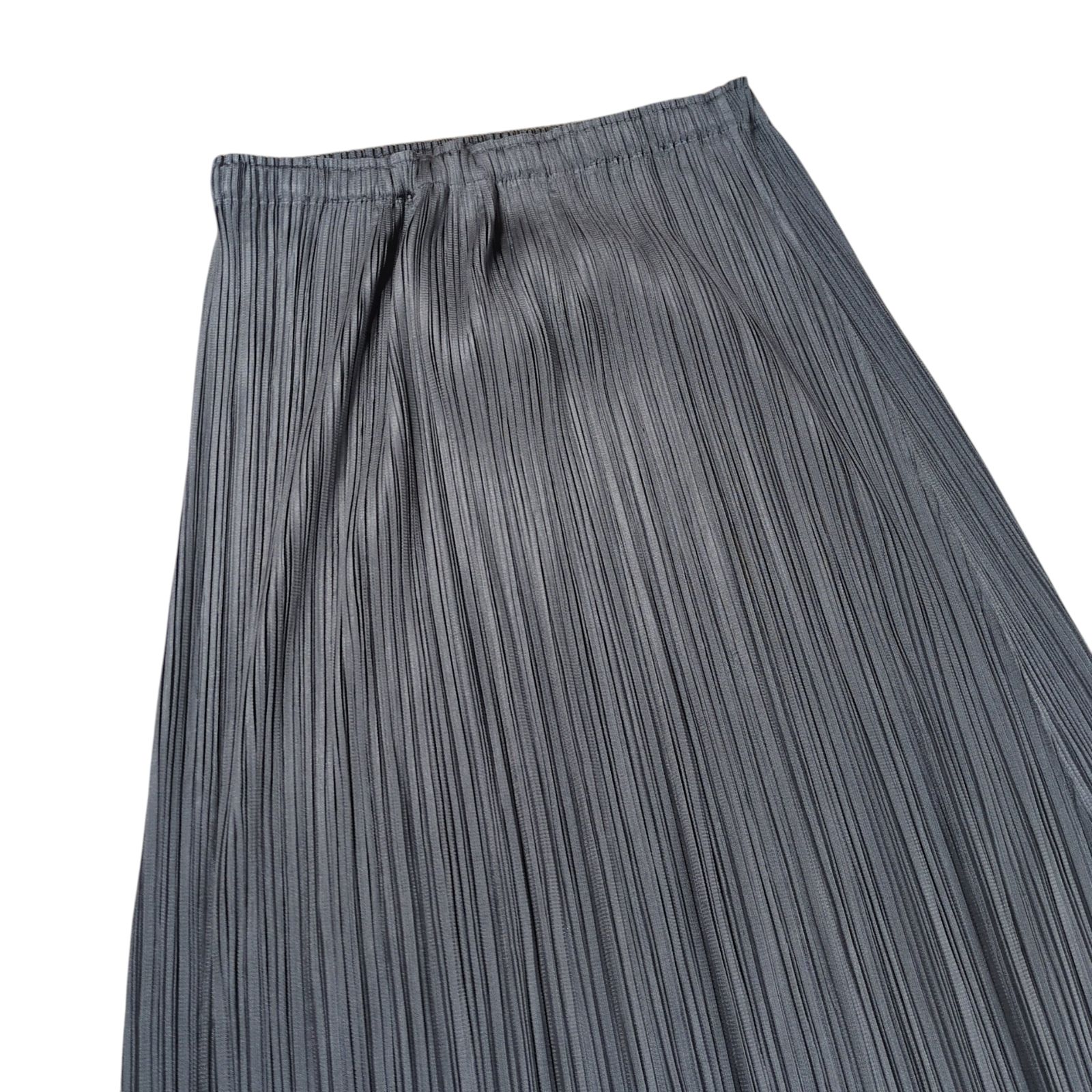 PLEATS PLEASE ISSEY MIYAKE