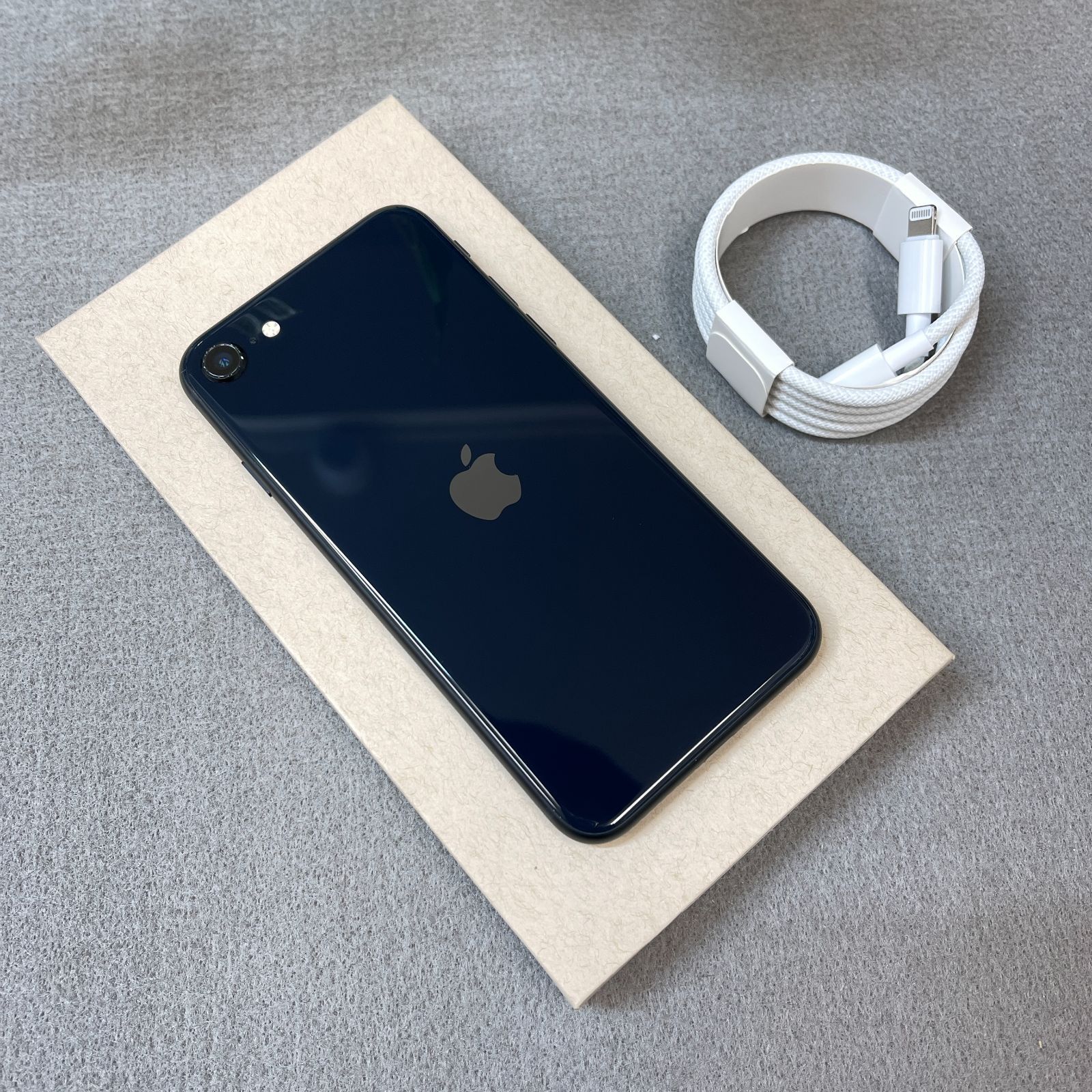 バッテリー100% iPhone SE第3世代 128GB ミッドナイト 国内版SIM