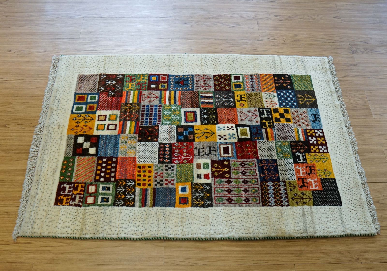 ペルシャ絨毯 カシュクリ ギャッベ リズバフトギヤべ 130×85cm - メルカリ