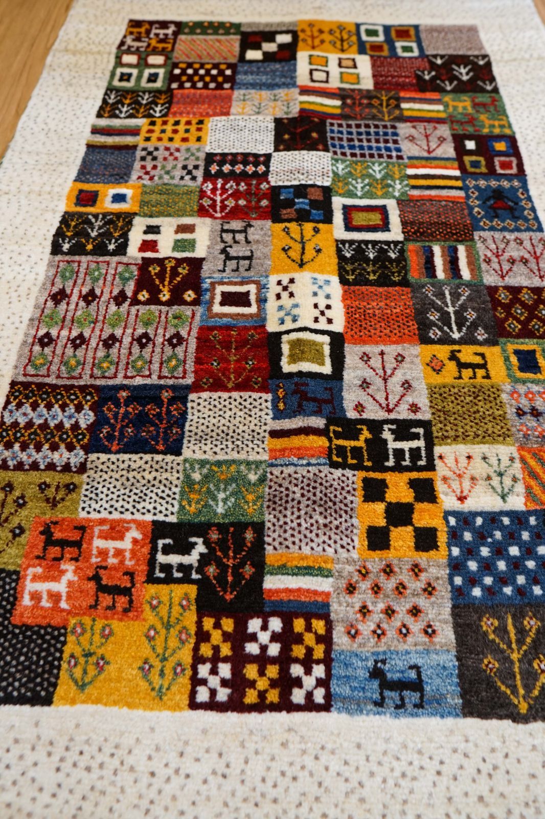 ペルシャ絨毯 カシュクリ ギャッベ リズバフトギヤべ 130×85cm - メルカリ