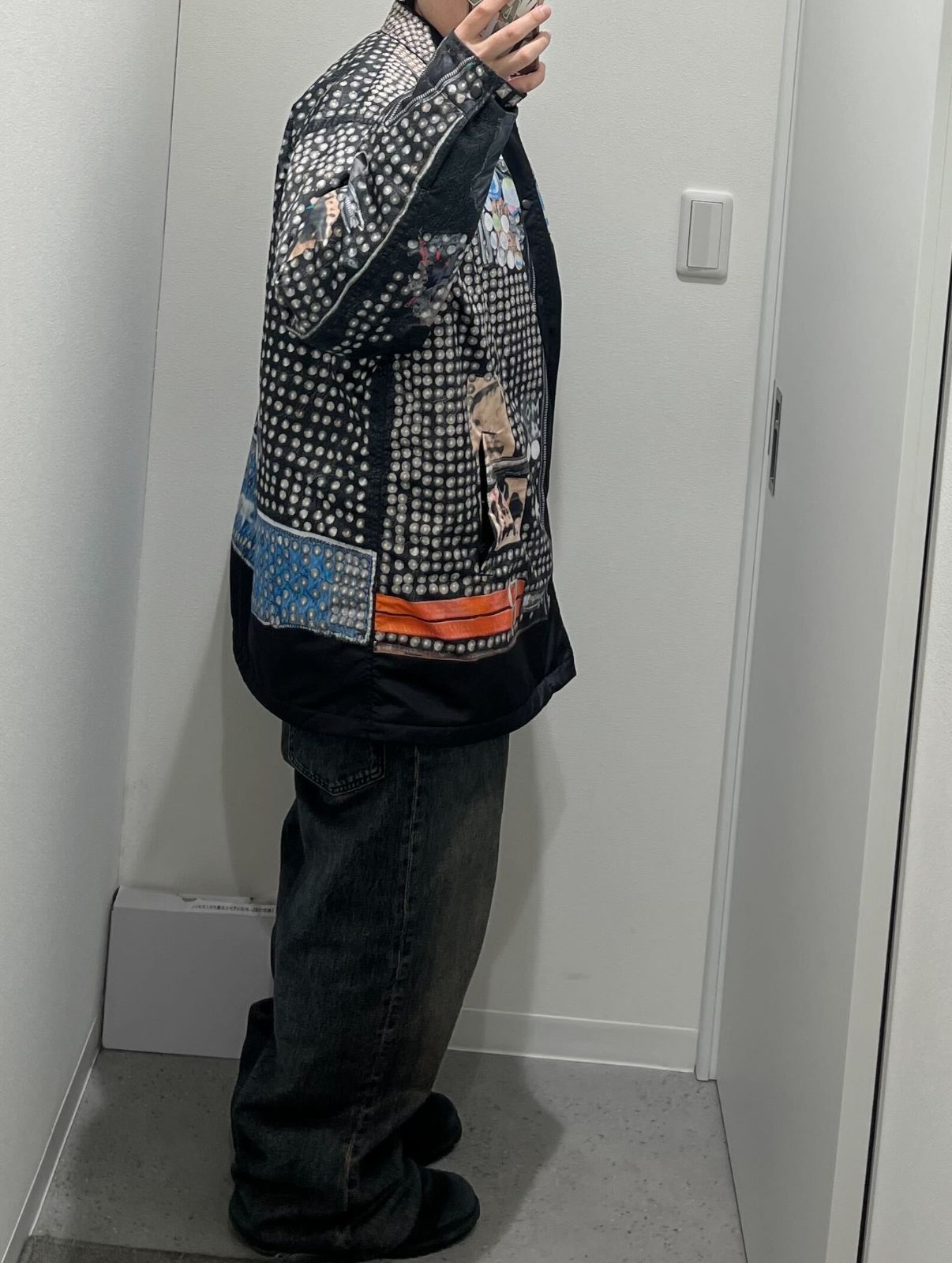 BLACK MEANS (ブラックミーンズ) 25AW 鋲ジャン転写プリントコーチ 