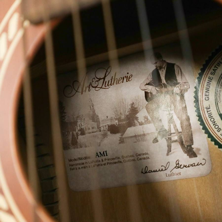 【美品】Art & Lutherie アコースティックギター／ケース付き カナダ Art & Lutherie 「AMI」アコースティックギター ソフトケース