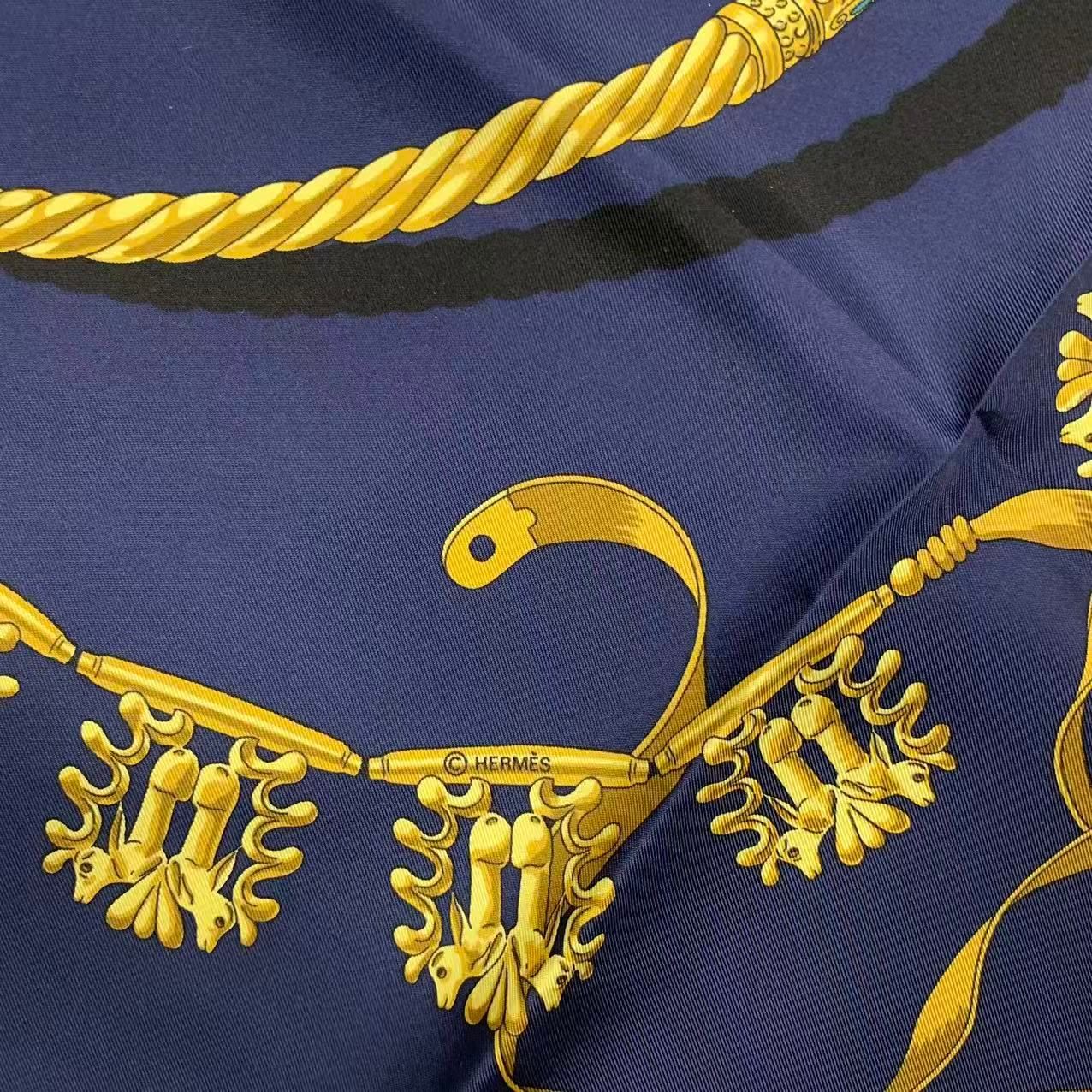 新品同様 HERMES エルメス カレ90 LES CAVALIERS D'OR 黄金の騎士