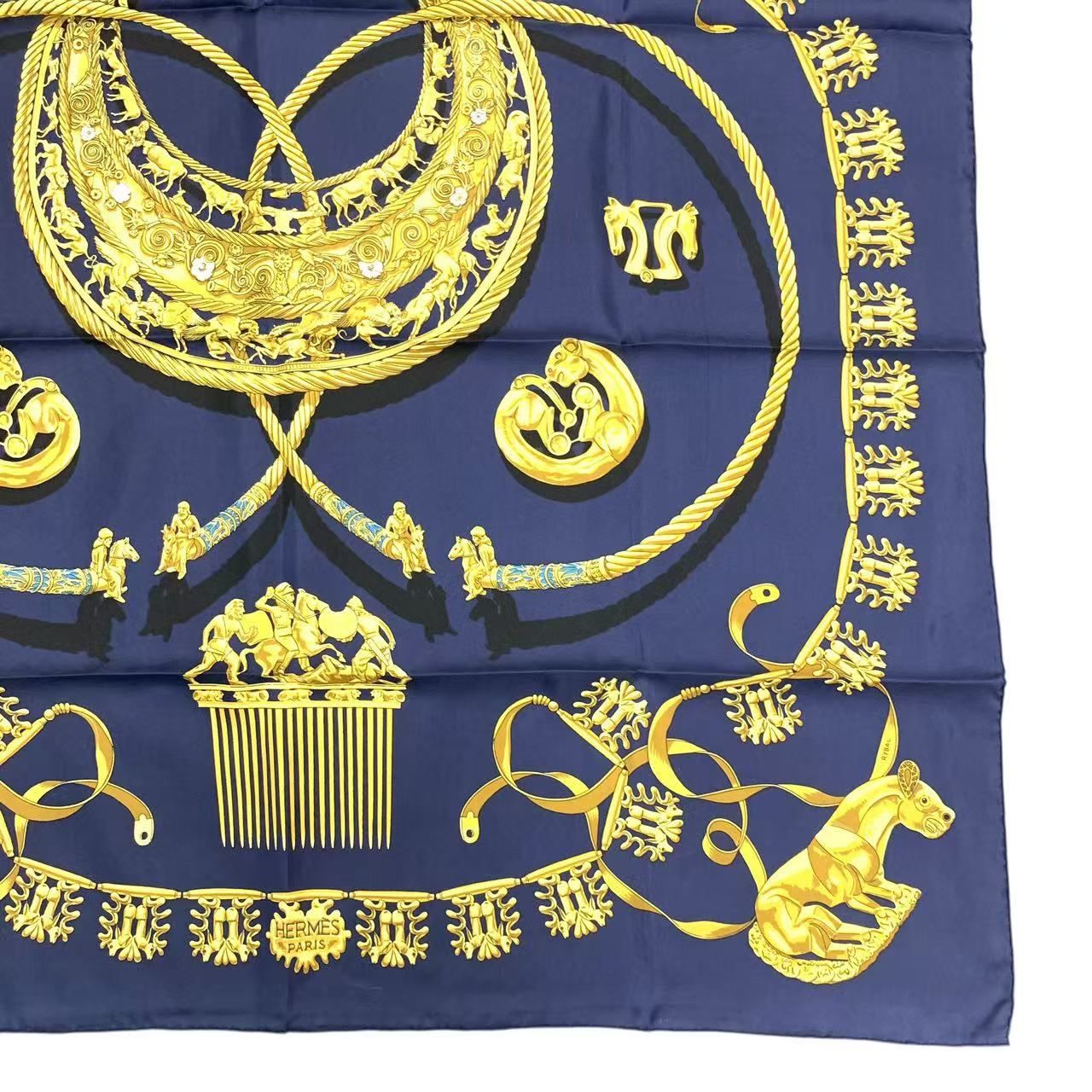 新品同様 HERMES エルメス カレ90 LES CAVALIERS D'OR 黄金の騎士