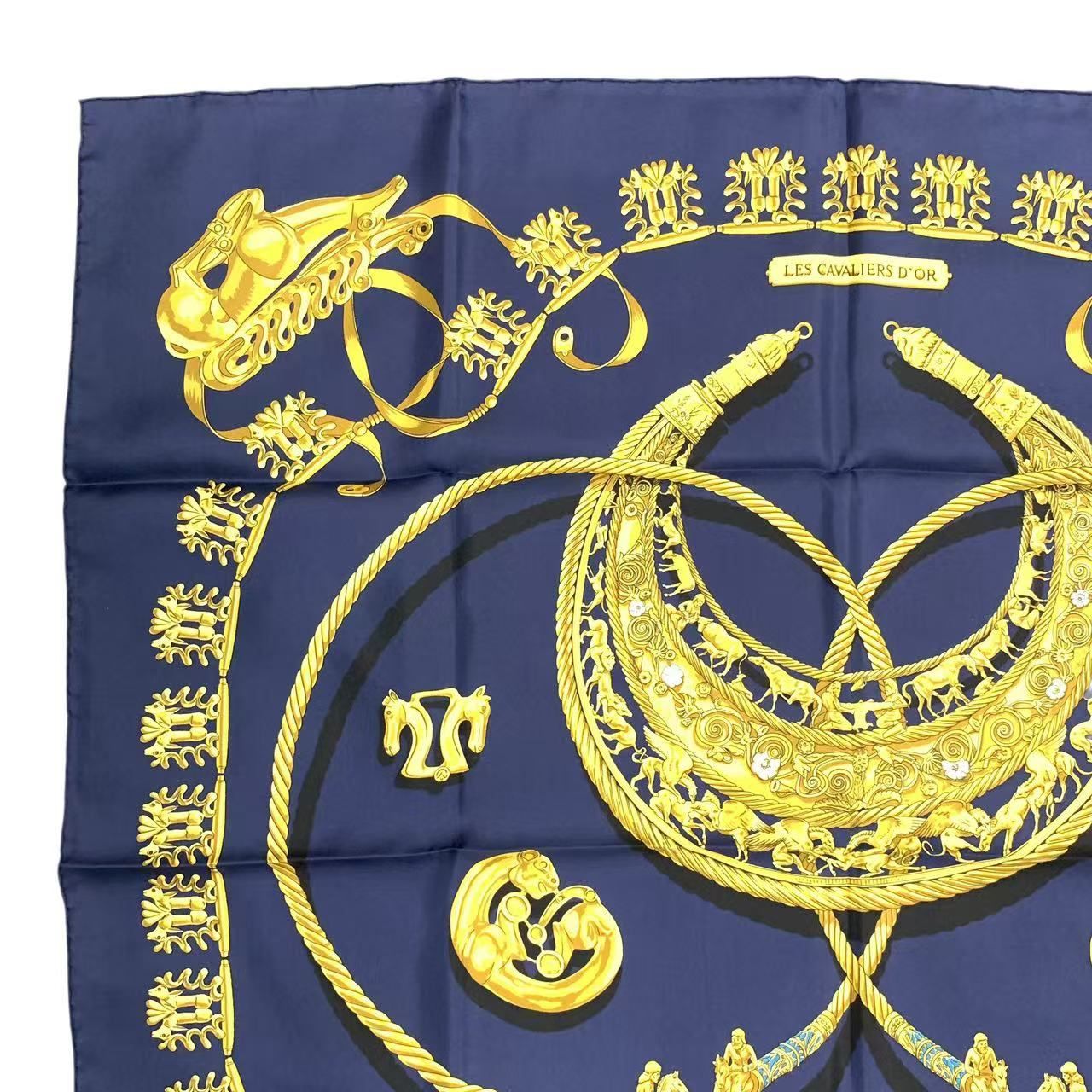 新品同様 HERMES エルメス カレ90 LES CAVALIERS D'OR 黄金の騎士