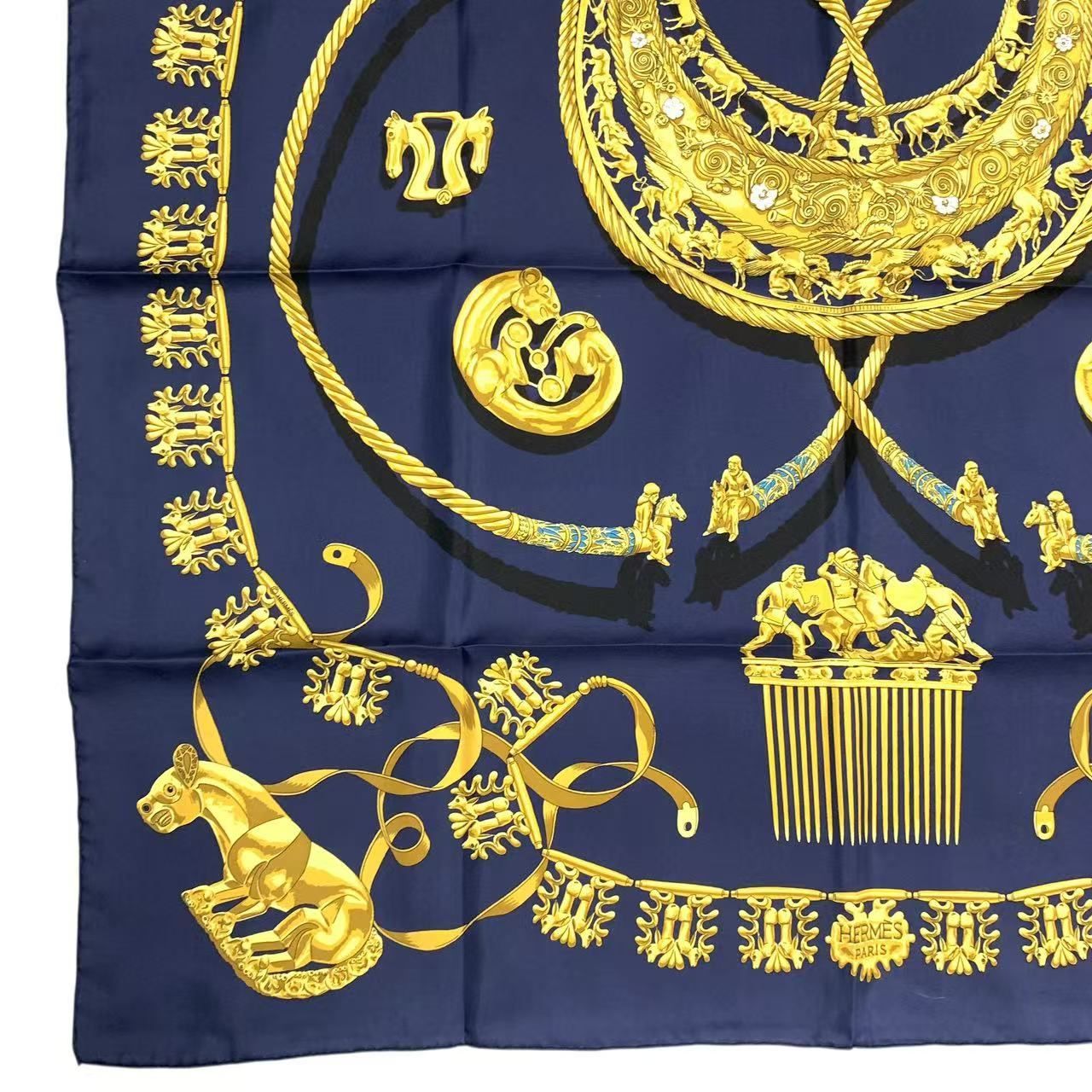 新品同様 HERMES エルメス カレ90 LES CAVALIERS D'OR 黄金の騎士