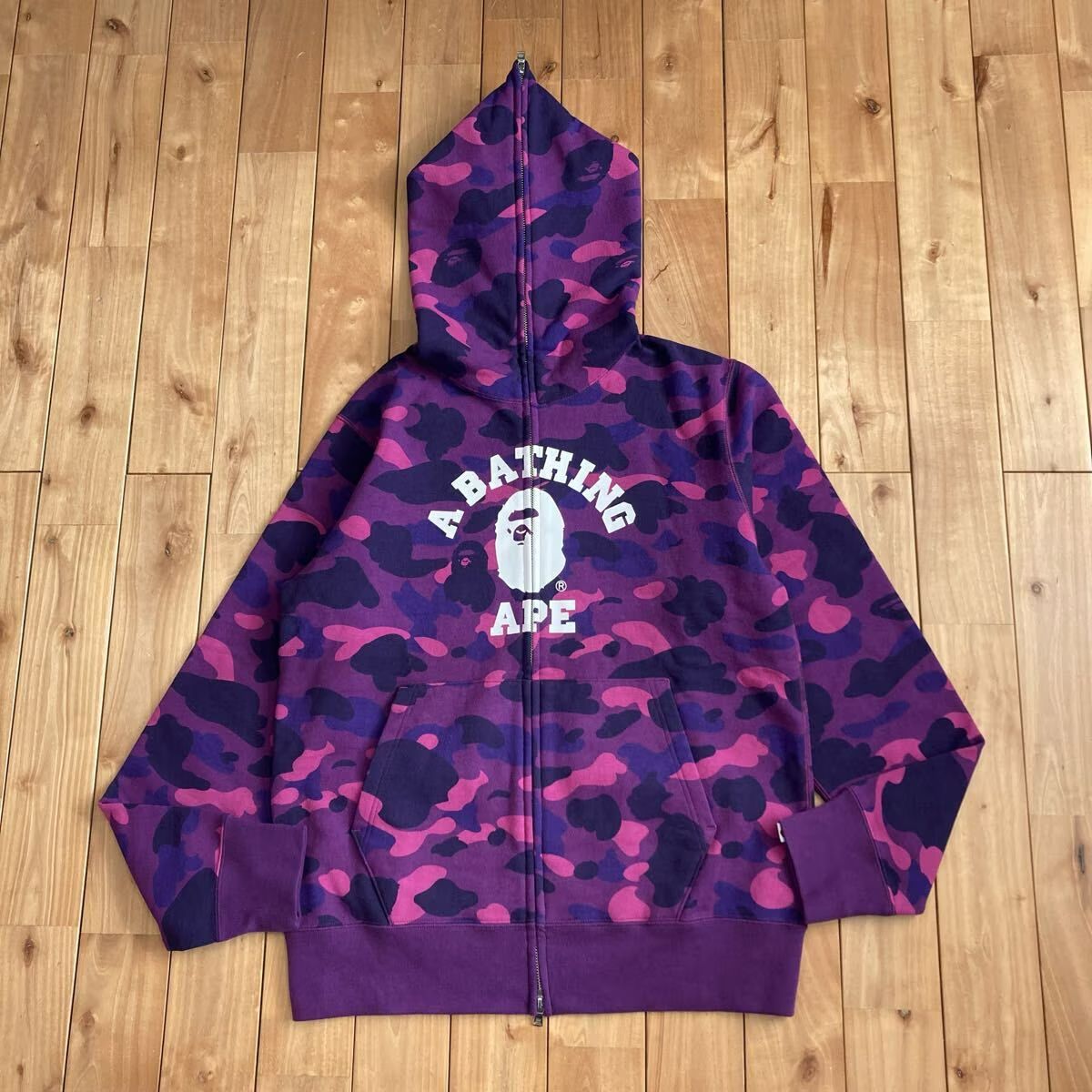 a bathing ape Purple camo カレッジロゴ パーカー ☆新品☆ Purple Camo カレッジロゴ パーカー Lサイズ a bathing ape