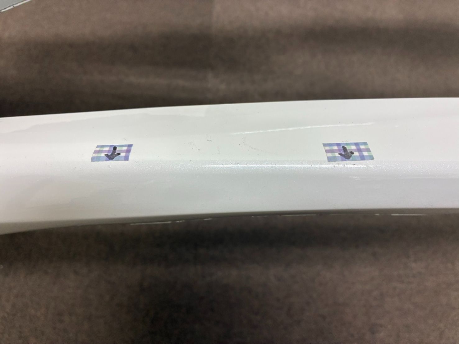 送料込・特価】50プリウス 前期 フロントバンパーホワイトパール 小傷