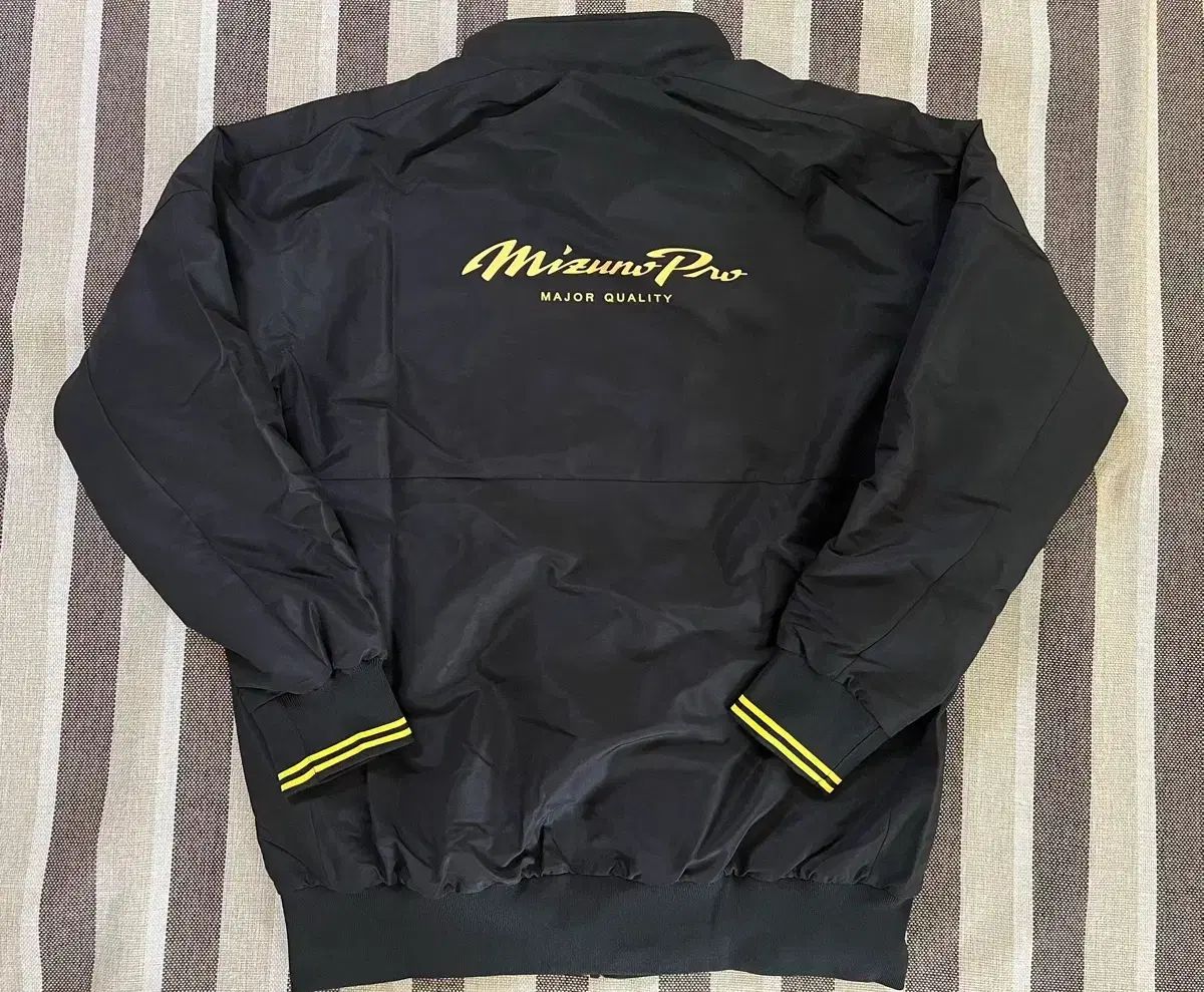 阪神タイガース選手団支給品ジャケット - メルカリ