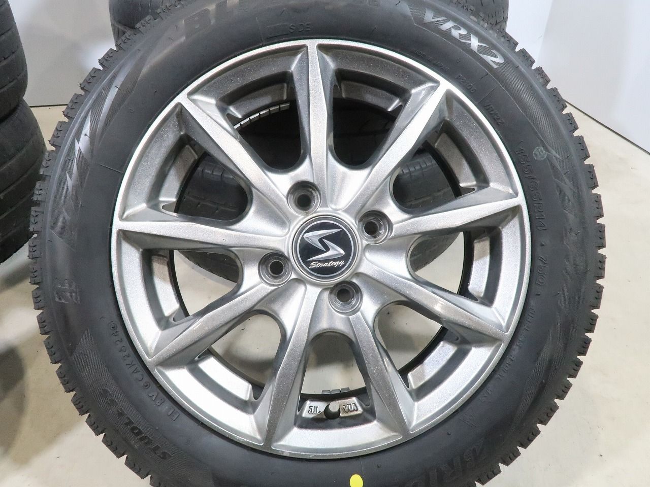 バリ溝】軽自動車に 4本 社外 14インチ スタッドレス ブリヂストン