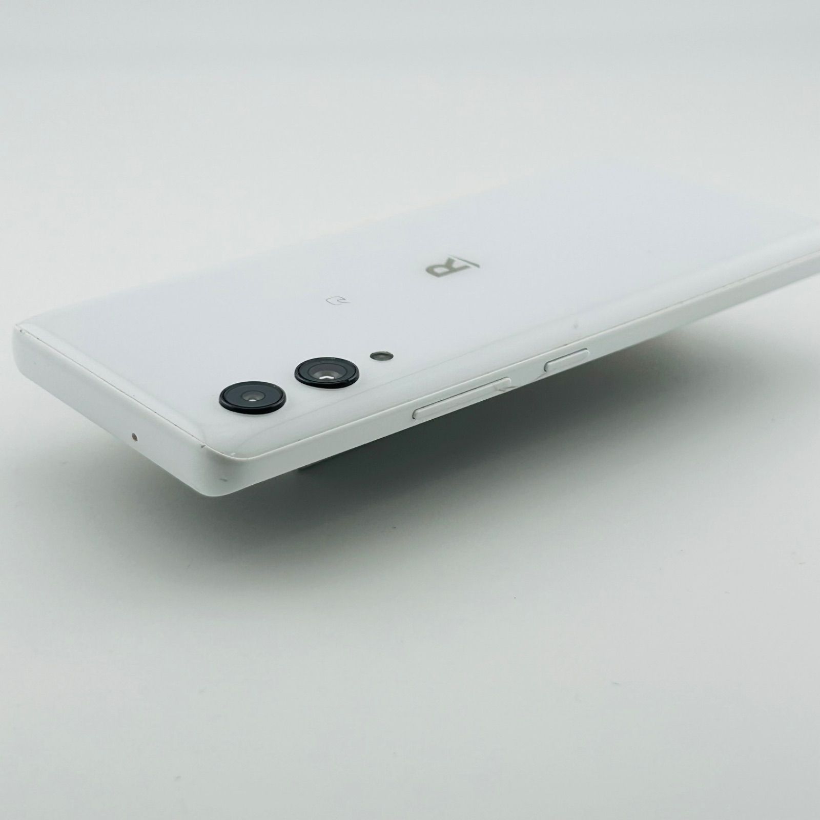 バッテリー良好 Rakuten Hand 5G P780 128GB ホワイト SIMフリー(sim