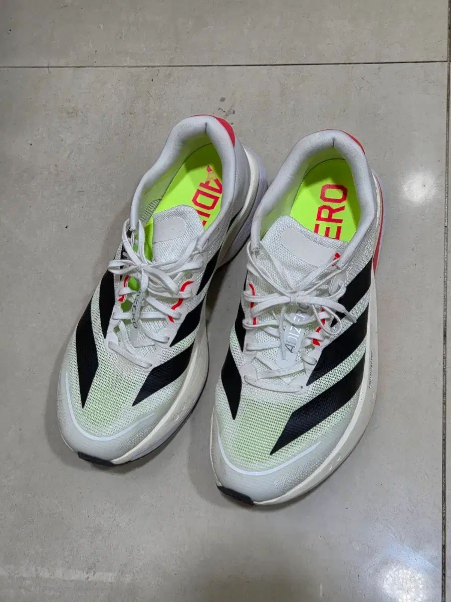 アディダス アディゼロ ボストン 13 ハサミ コンパス