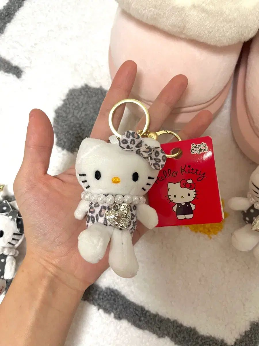 (新品) サンリオ 正規品 ハローキティ パール キーホルダー