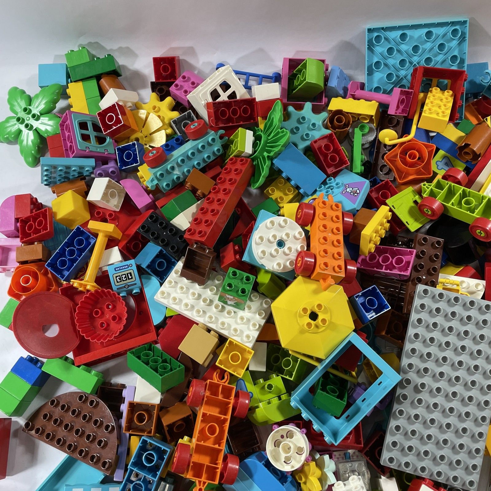 LEGO レゴ DUPLO デュプロ その他 大量 8.3㎏ まとめ商品 フィグ 動物フィグ 基礎板 オールドフィグ ビンテージ ディズニー アナ雪