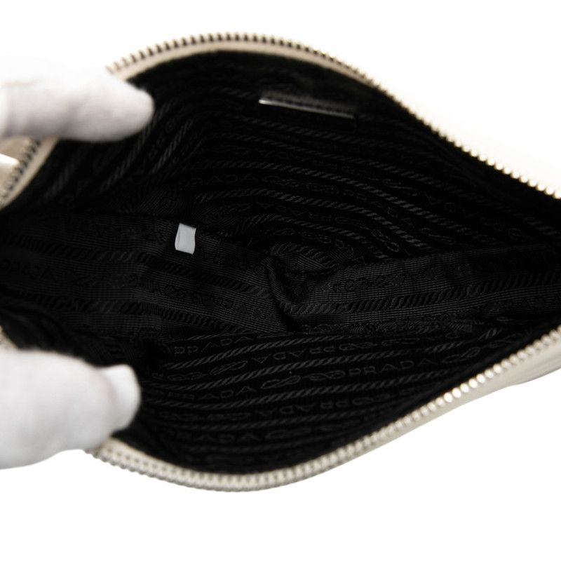 プラダ 三角ロゴプレート トライアングル 1NE039 ホワイト レザー