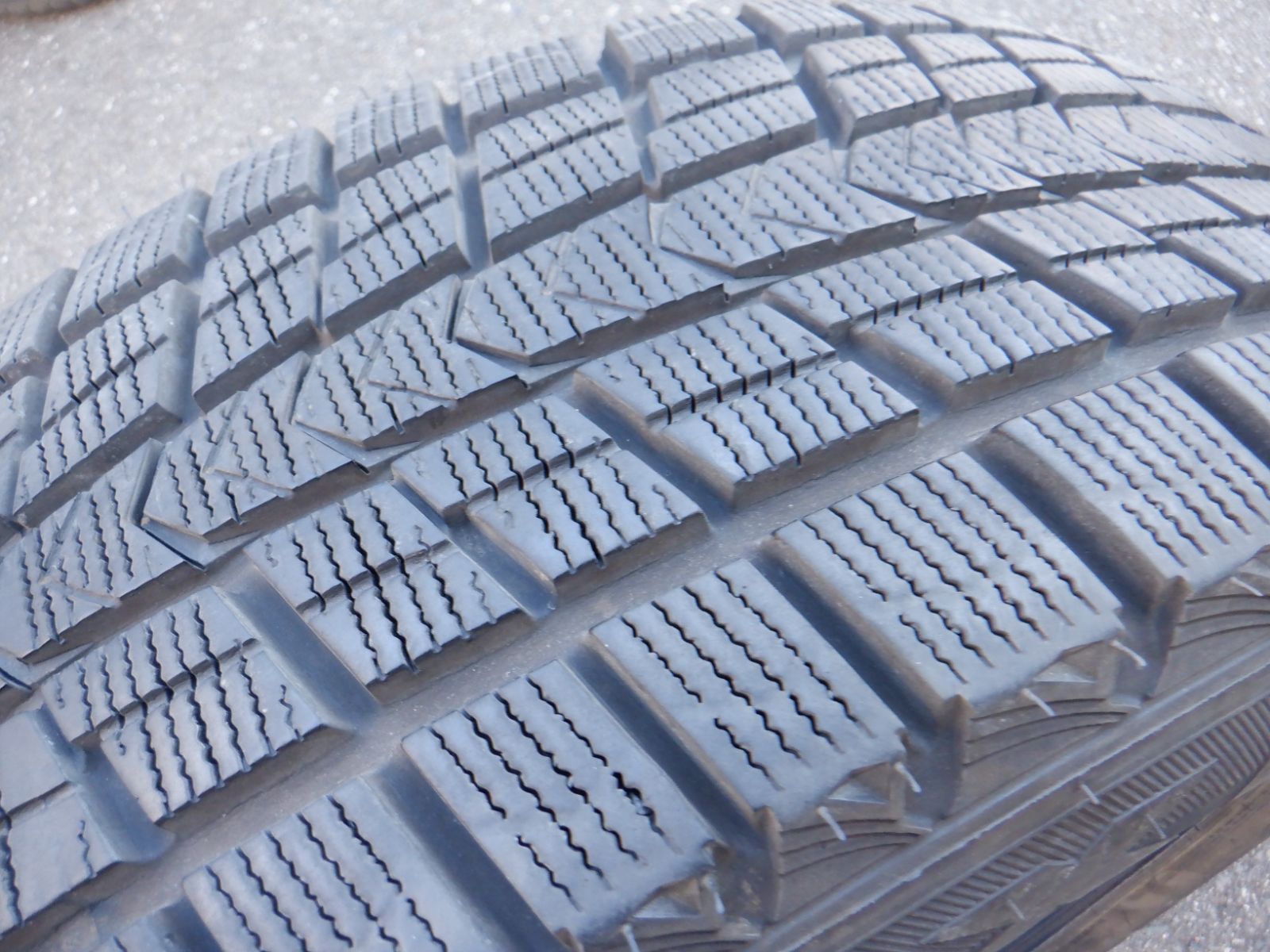 中古バリ山 225/65R17 4本 ネクセン ウィンガード SUV WS5 2022年製 