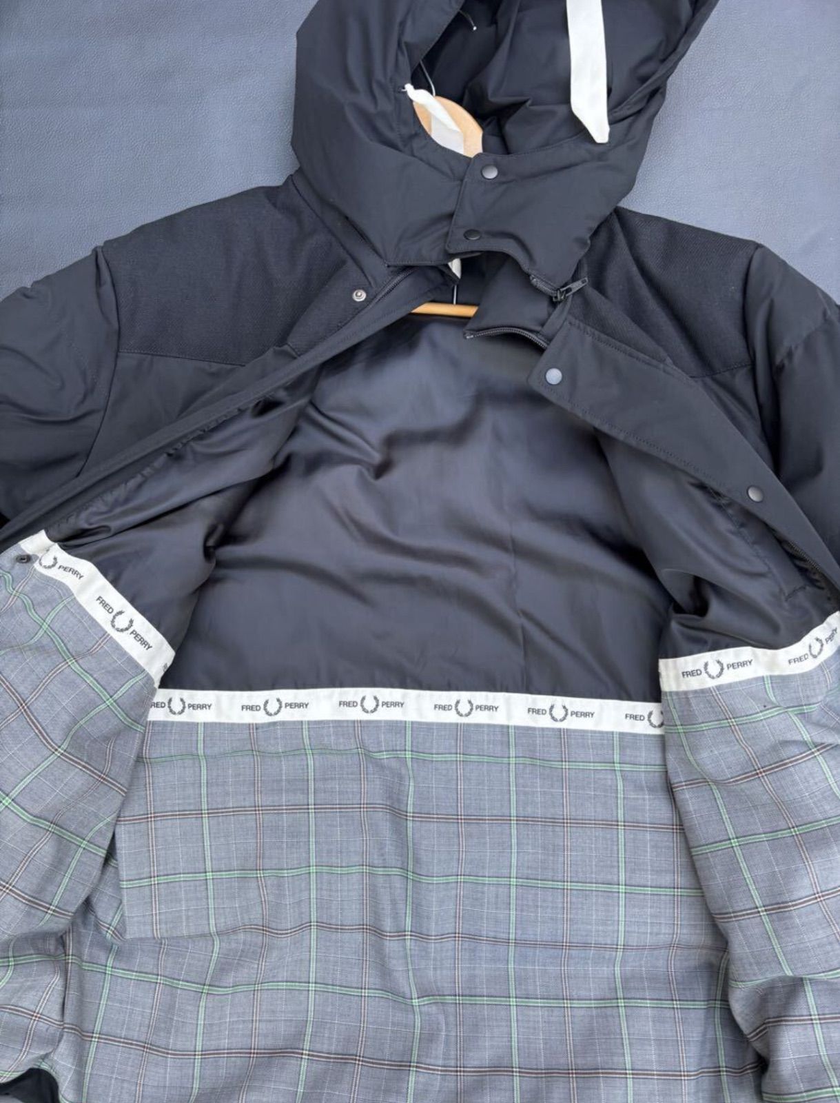 【未使用級55,000円】FRED PERRY ダウンジャケットF2610 L 美品 定価55,000円 FREDPERRY フレッドペリー ダウン ジャケット 刺繍