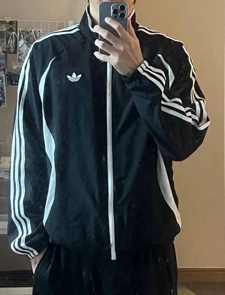 ほぼ新品 adidas アディダストラックジャージ