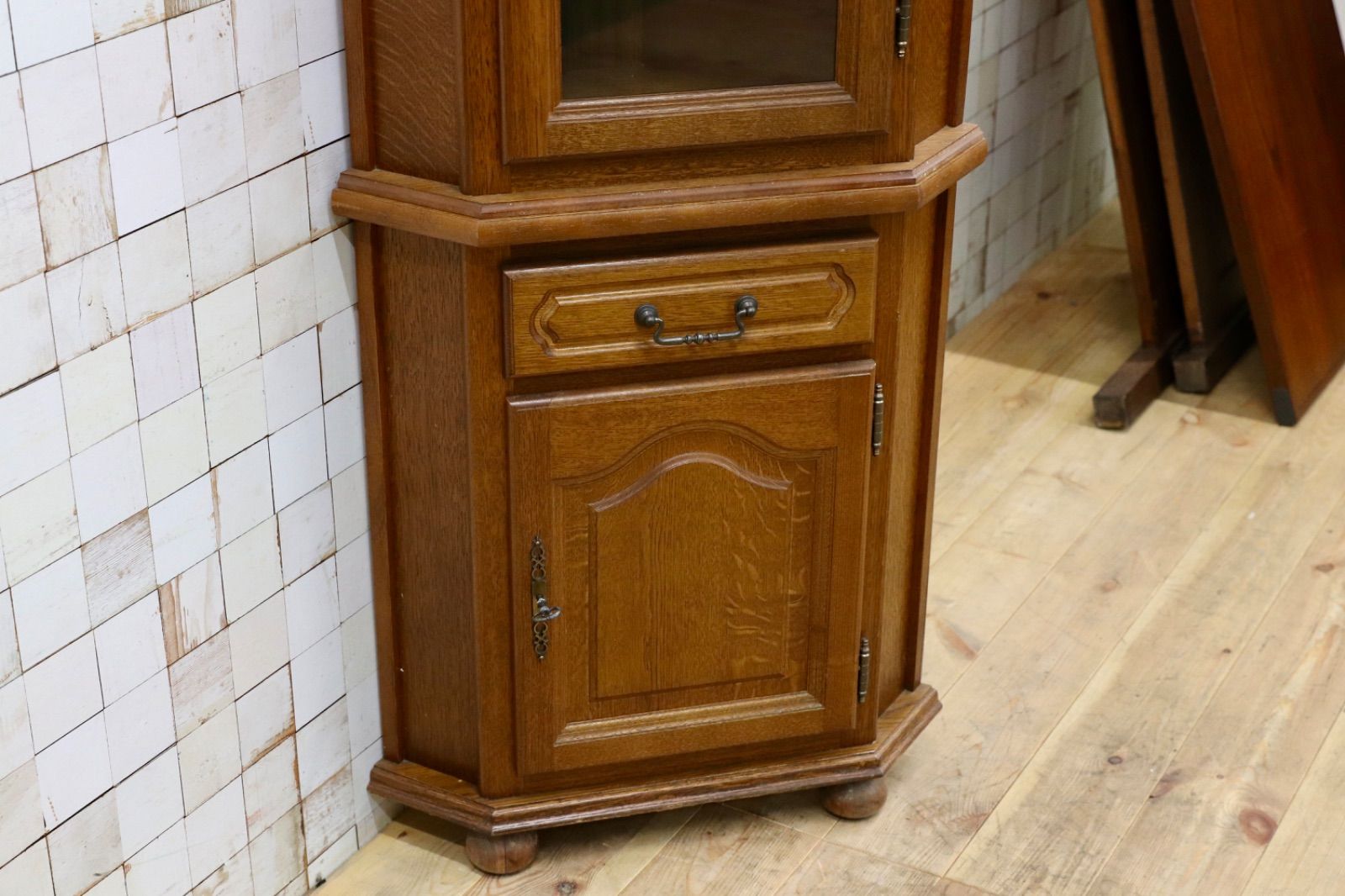 GMHS105○西洋 アンティーク オーク材 コーナーキャビネット 飾り棚