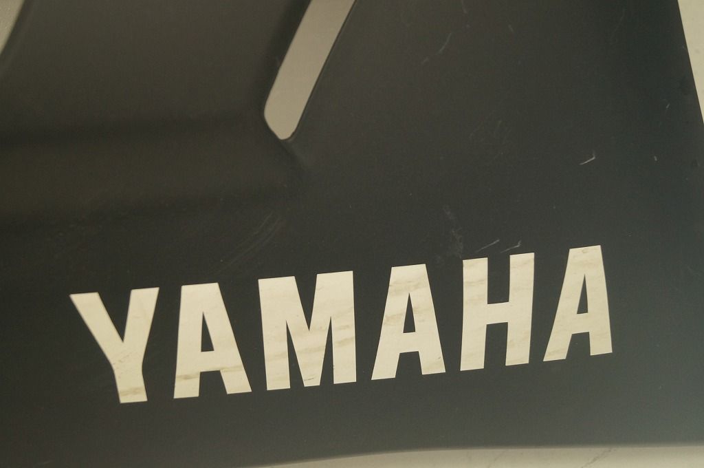 ヤマハ　YZF-R25(RG43J)　2019-2020 (RH12D B7P) 純正　サイドロアカウル　右　BS7-F8395-00　擦れ小