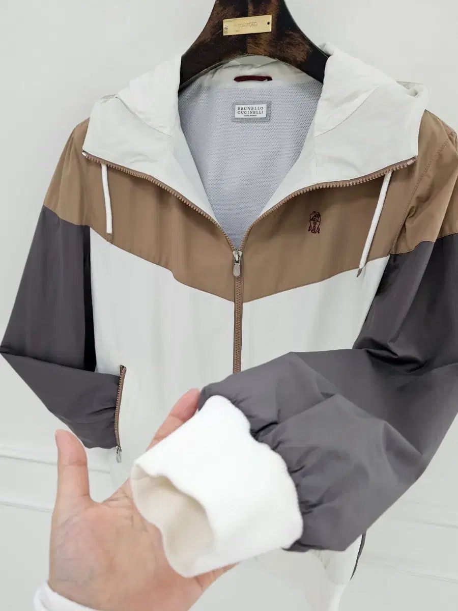 ブルネロクチネリ バイカラー フード ジップアップ アウター - メルカリ