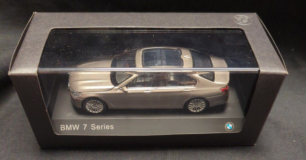 BMW 1/43ディーラーBOX BMW 750Li BMW 7 Series - メルカリ