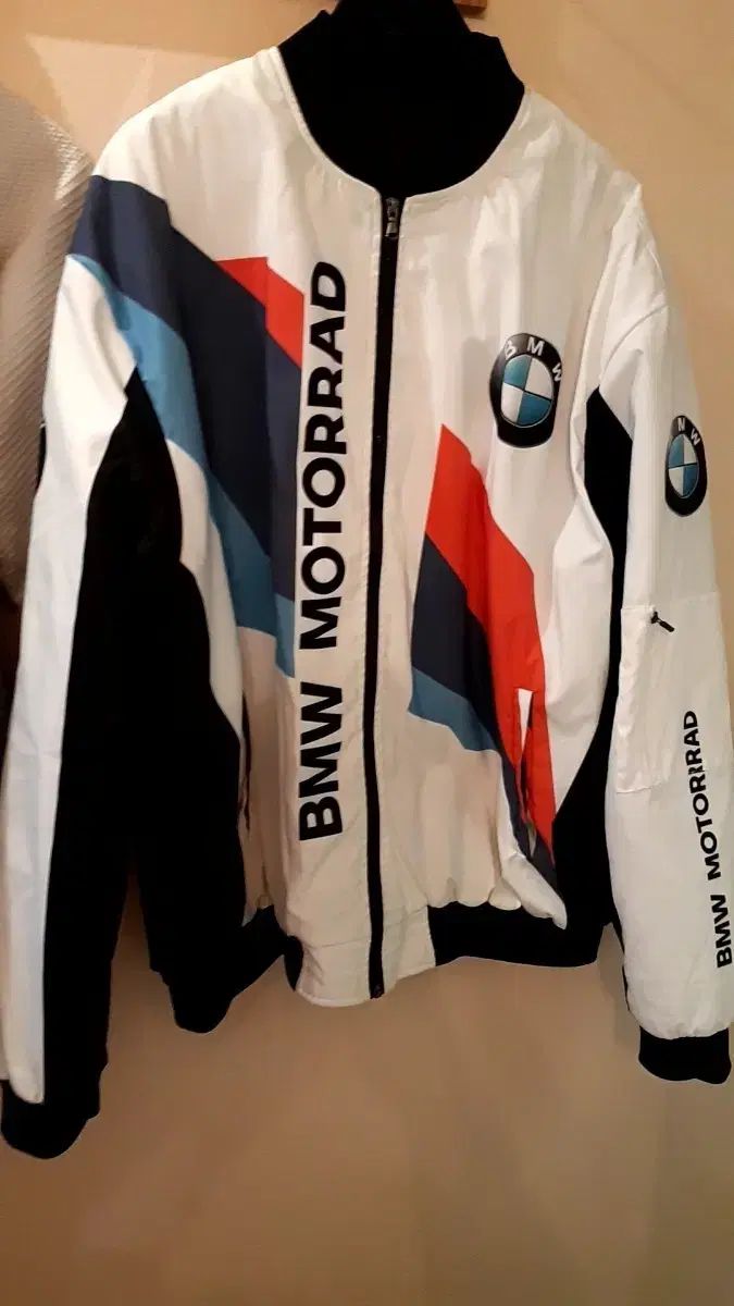 BMWモトラッド 白 ブルゾン ジャケット & DYNAFIT 110 まとめ - メルカリ