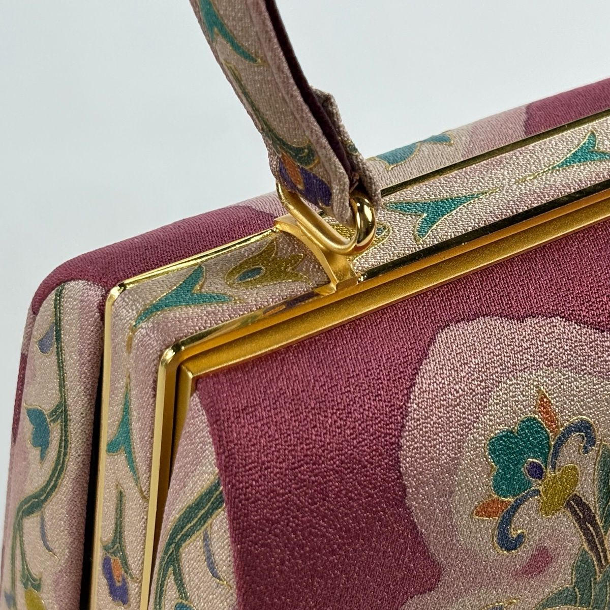 美品】 和装バッグ 逸品 フォーマル OKAJIMA 草花 金通し 金彩 濃