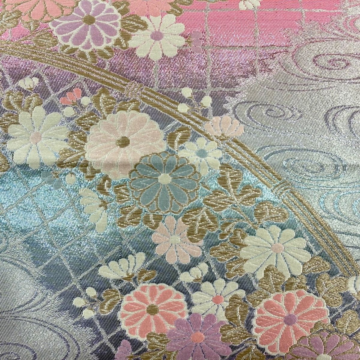 袋帯・洒落袋帯 - 銀座きもの青木｜長く大切に着続けて頂きたい上質な着物や帯 |ONLINE SHOP 5k1164 袋帯　絹　流水取草花文　唐織　白　金色　ピンク　紫　青　花柄　和装