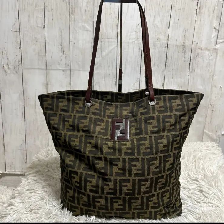FENDI フェンディ トートバッグ ズッカ柄 ハンドバッグ レザー ズッカ