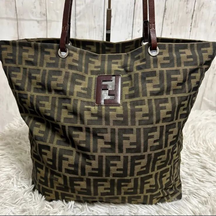 FENDI フェンディ トートバッグ ズッカ柄 ハンドバッグ レザー ズッカ