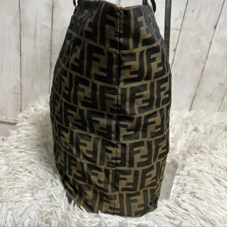 FENDI フェンディ トートバッグ ズッカ柄 ハンドバッグ レザー ズッカ
