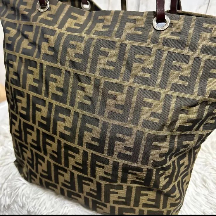 FENDI フェンディ トートバッグ ズッカ柄 ハンドバッグ レザー ズッカ