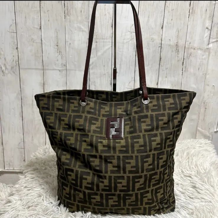 FENDI フェンディ トートバッグ ズッカ柄 ハンドバッグ レザー ズッカ