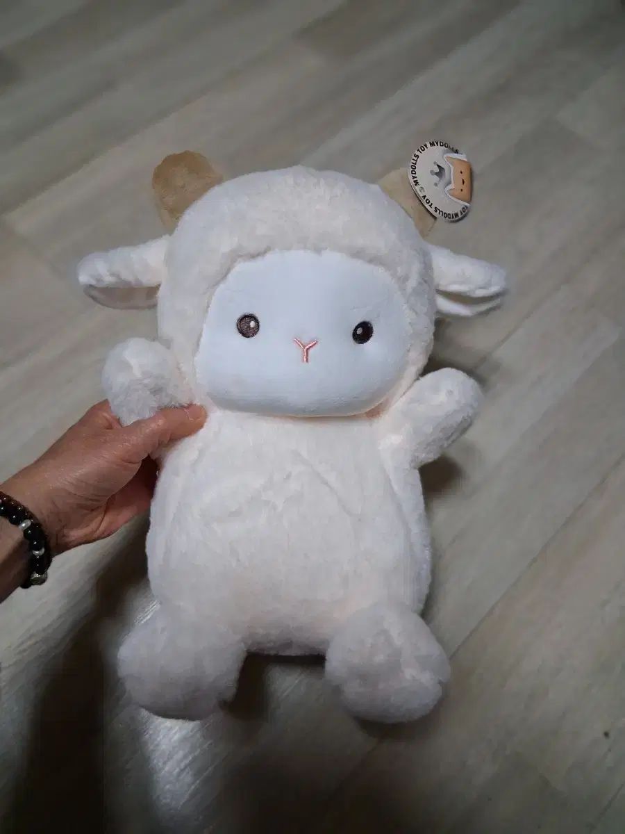 可愛い赤ちゃん羊ぬいぐるみ 愛着ぬいぐるみ ぬいぐるみ 中〜大型 (送料無料※メルカリshop取引では対象外)