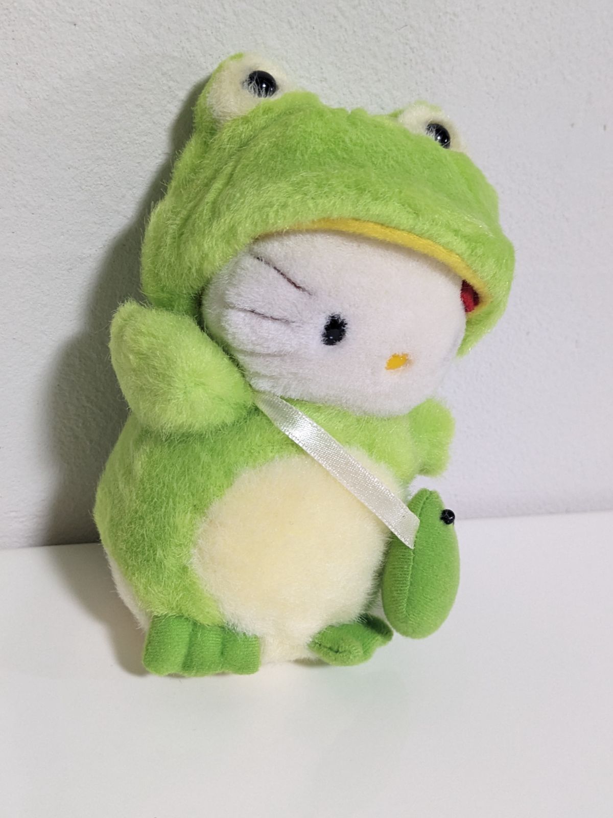 HELLOKITTY着ぐるみキティカエルぬいぐるみ - メルカリ