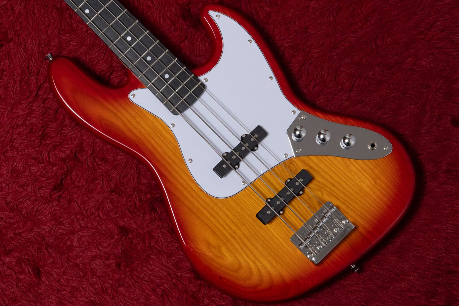 new】woofy basses / ONE series Cavalier 4 Cherry Sunburst - メルカリ