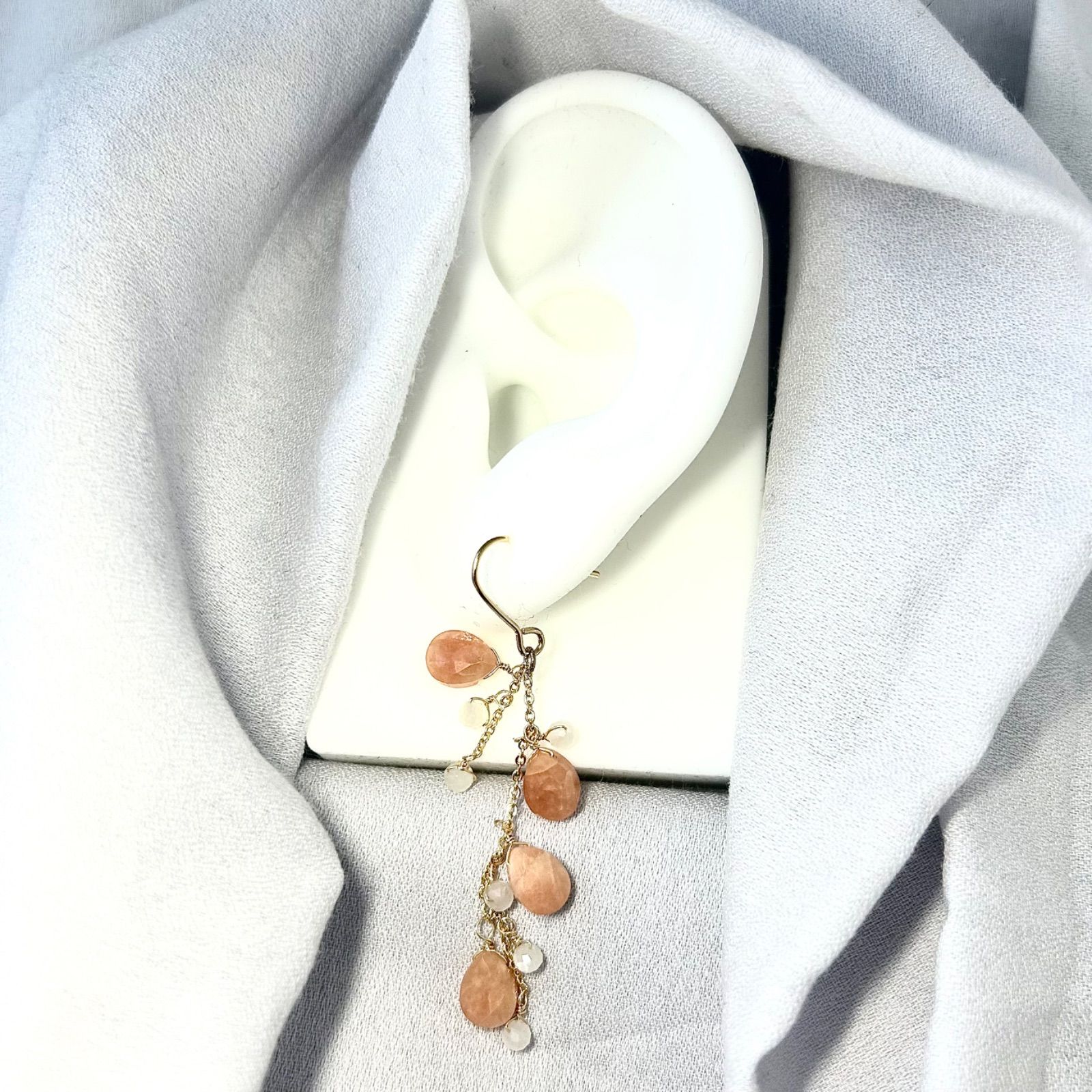 春を待つオレンジ】天然石アベンチュリンとムーンストーンのピアス