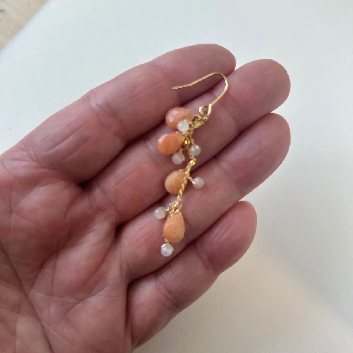春を待つオレンジ】天然石アベンチュリンとムーンストーンのピアス