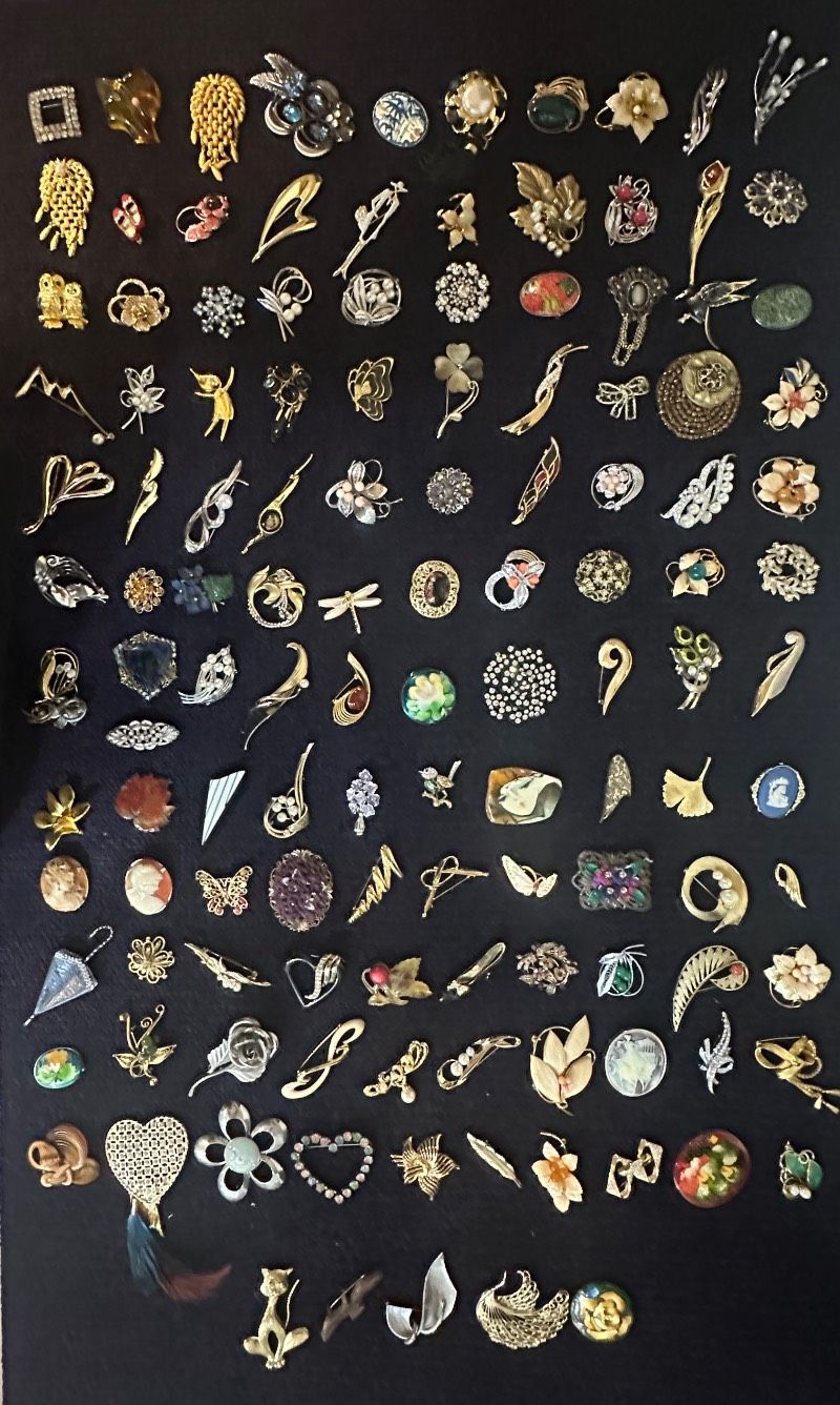 vintage】ブローチ まとめ売り 大量 150点+おまけ GT-BR57 - メルカリ
