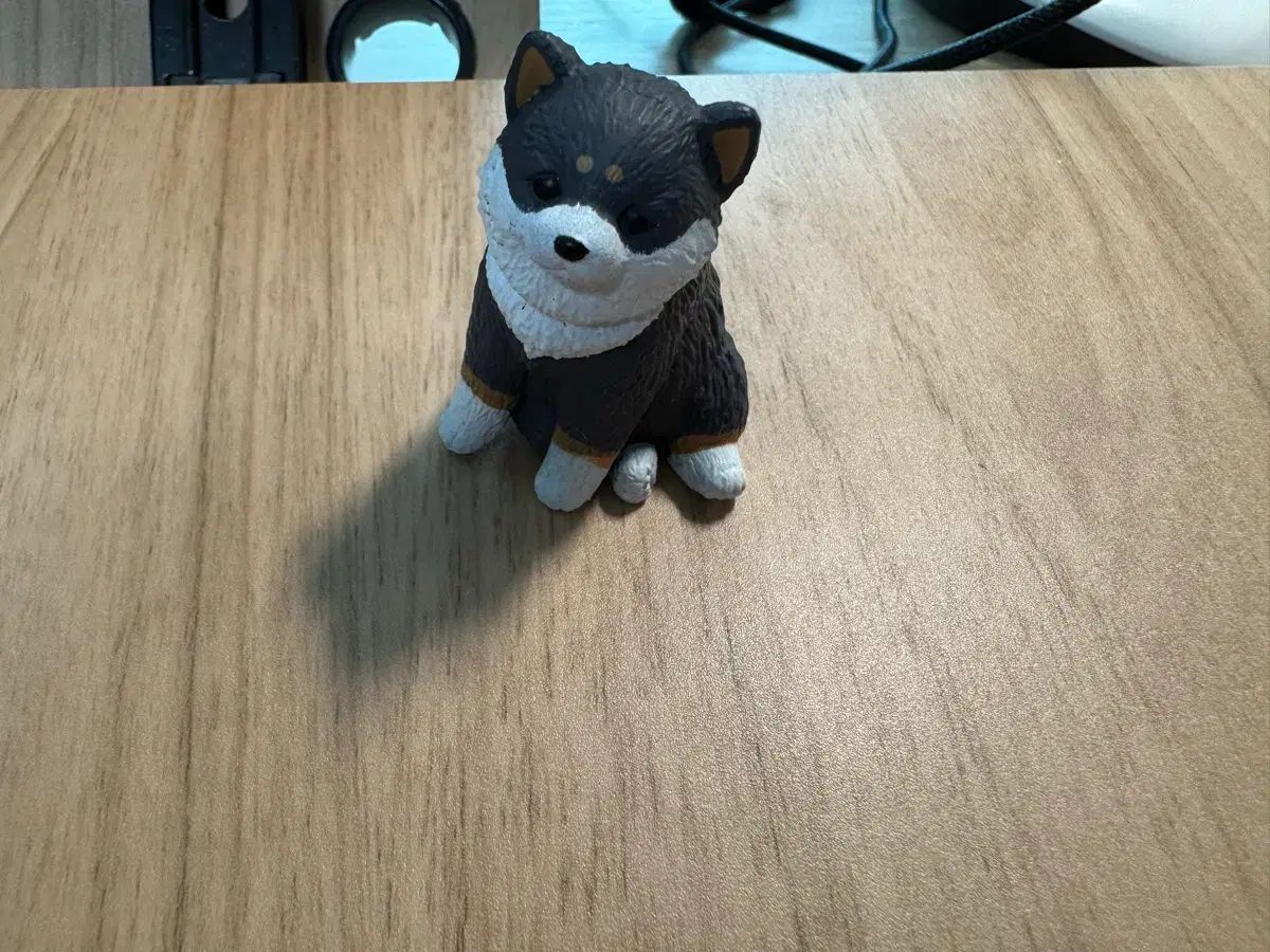 開封された犬の動物ガチャフィギュア、ミニチュア、鬼龍 紅郎柴犬