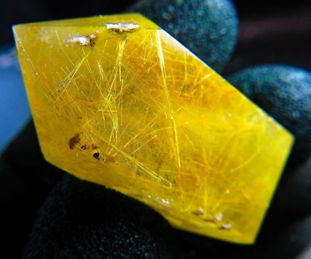 ☆天然タイチンルチルクォーツ 太金針水晶 太陽放射ルチル レア 天然石